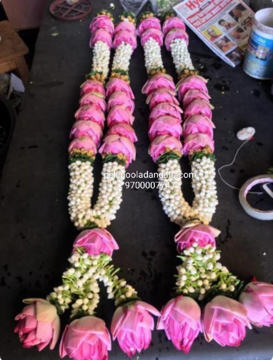 Flower mala for god/DIY garland/poo malai kattuvathu eppadi/jasmine flower  gajra/NANTHIYAA VATTAI - YouTube